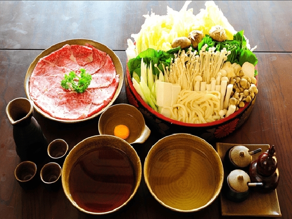Sukiyaki la gì ? Tìm hiểu lẩu Sukiyaki Nhật Bản