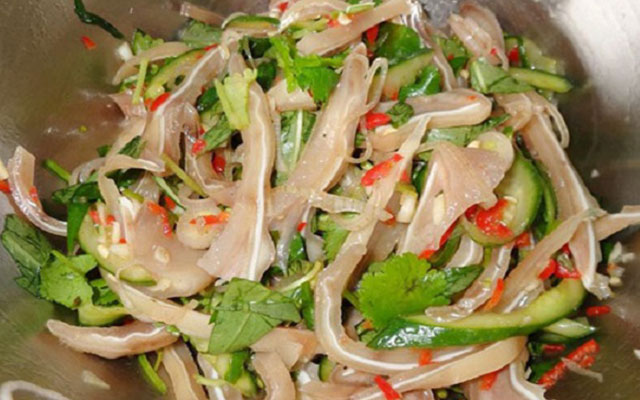 Hướng dẫn cách làm món nộm tai heo hành tây đơn giản
