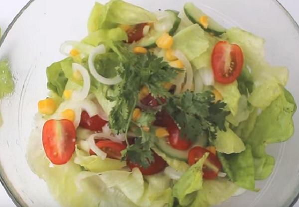 bí quyết làm sạch rau để có món salad