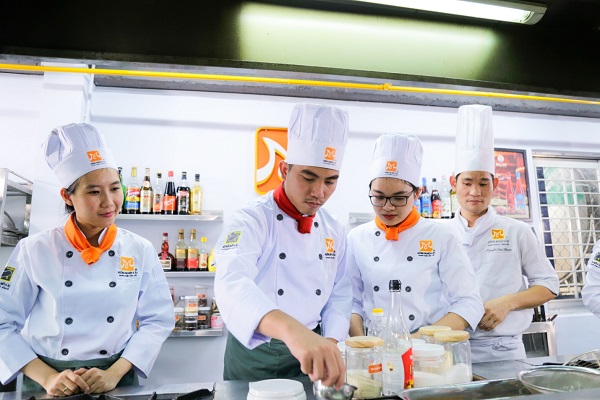 hoc nau an o ha ha noi thu hut nhieu ban tham gia