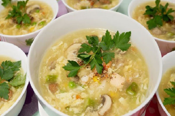 Có thể thay thế nấm hương bằng loại nấm nào trong súp gà?
