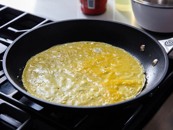 cách làm cơm cuộn trứng