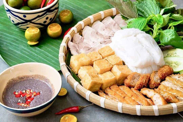 Bún đậu mắm tôm là sự kết hợp hoàn hảo của các topping