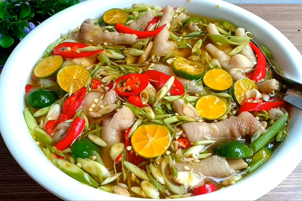 Chân gà sau khi ngâm 4-5 tiếng