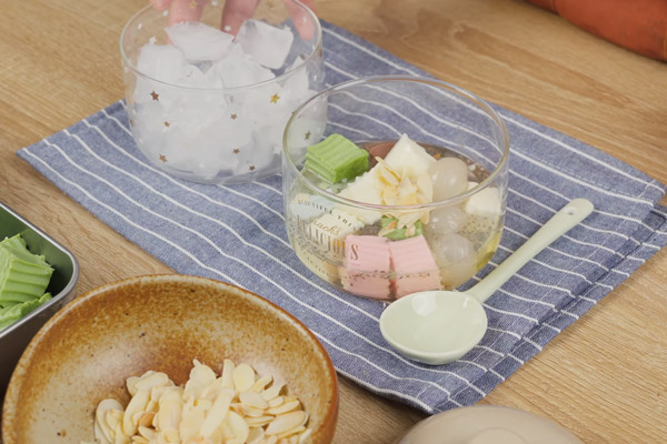 Bày trí chè khúc bạch để thưởng thức