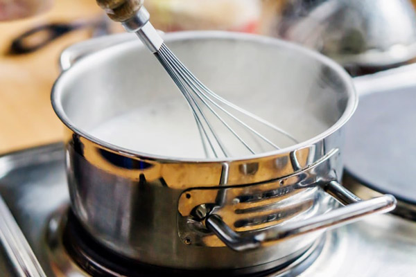 Đun hỗn hợp đến khi ấm nóng vừa