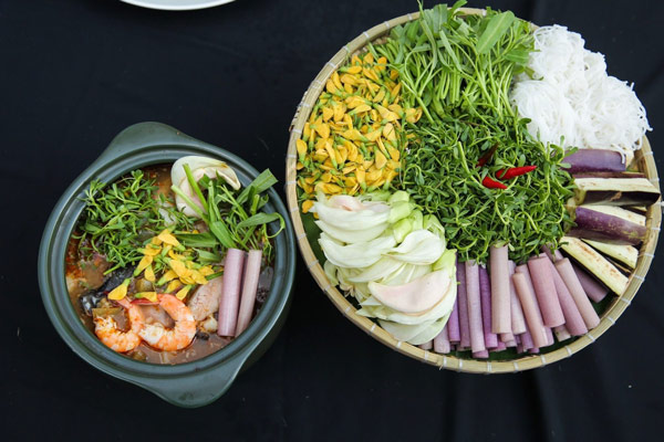 Lẩu Mắm Ăn Kèm Với Gì?