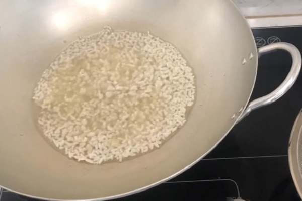 Cách làm cơm cháy bằng chảo